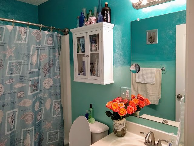 tinta prola brilhante em paredes de gua azul costeira faa voc mesmo banheiro de