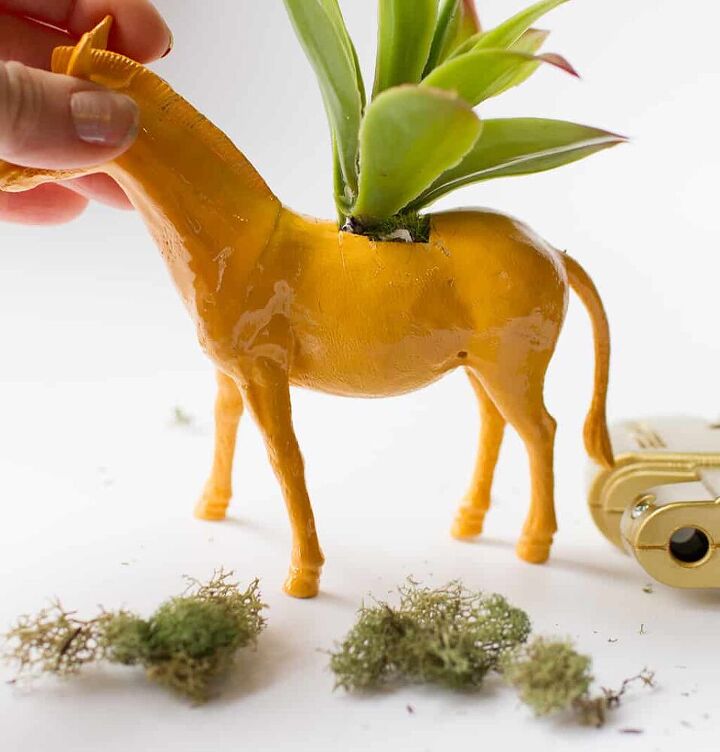 como fazer um plantador de brinquedos exclusivo com animais suculentos