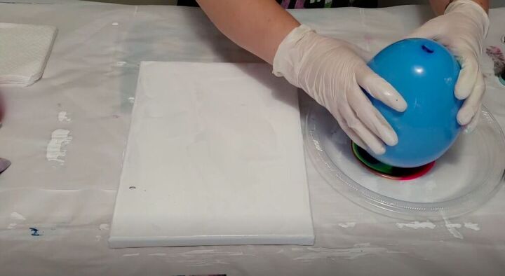 create awesome abstract art with this balloon smash painting, Dip the Balloon