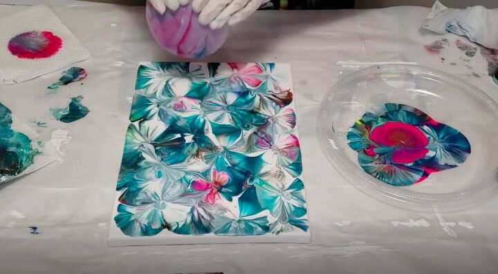 crea un impresionante arte abstracto con esta pintura de globos rotos, A adir profundidad