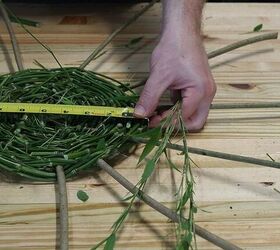 how to weave a round basket using yard waste and trash
