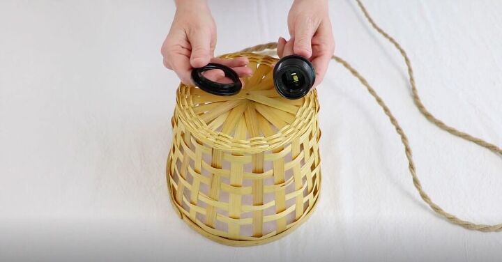crea tu propia lmpara colgante de granja a partir de una simple cesta, Retirar la tapa