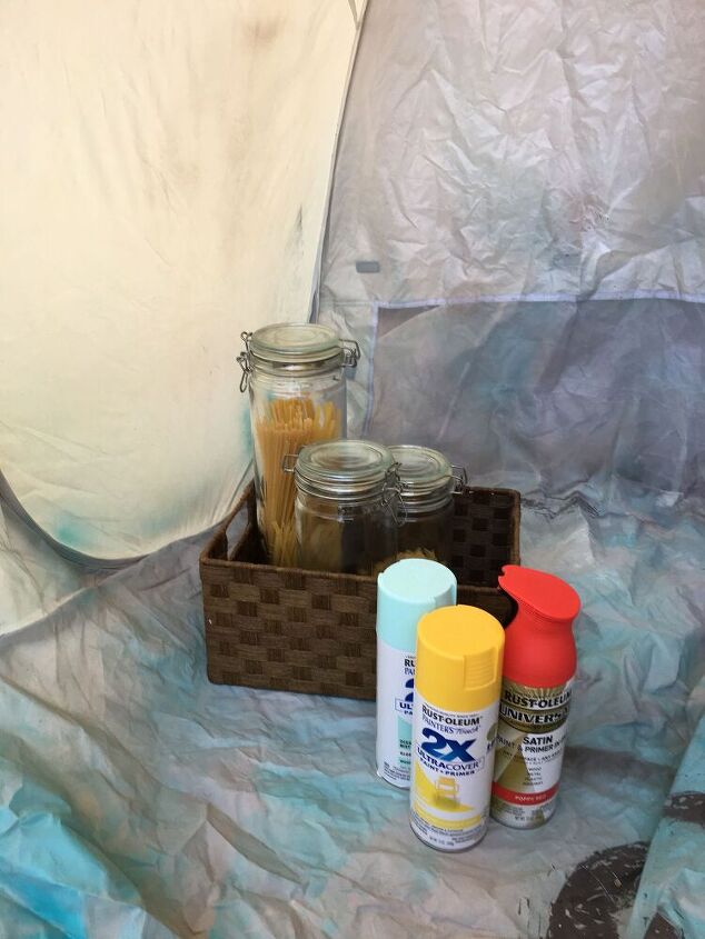 recipientes de cocina pintados con bloques de color