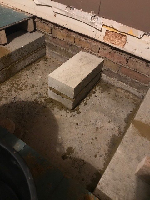 criando uma lareira falsa em torno de uma lareira, blocos de concreto