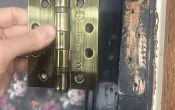Mi mejor consejo para fijar las bisagras de una puerta nueva a un marco viejo.