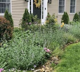 7 tips to get the best curb appeal, Foundation plantings add character to a home