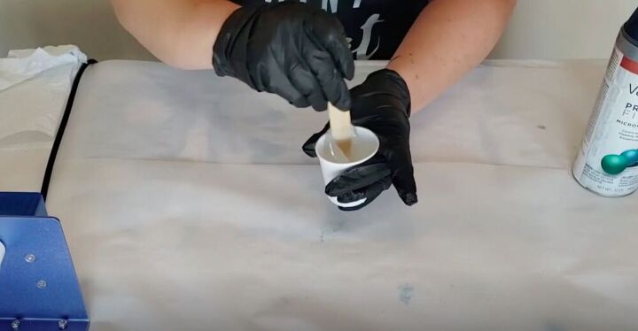 aprende a crear un diseo de ocano tranquilo en un vaso de resina, Mezclar