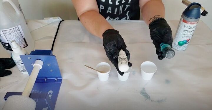 aprende a crear un diseo de ocano tranquilo en un vaso de resina, A adir el tinte