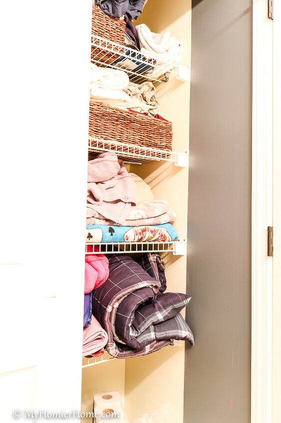 9 consejos para organizar y desordenar el armario de la ropa blanca