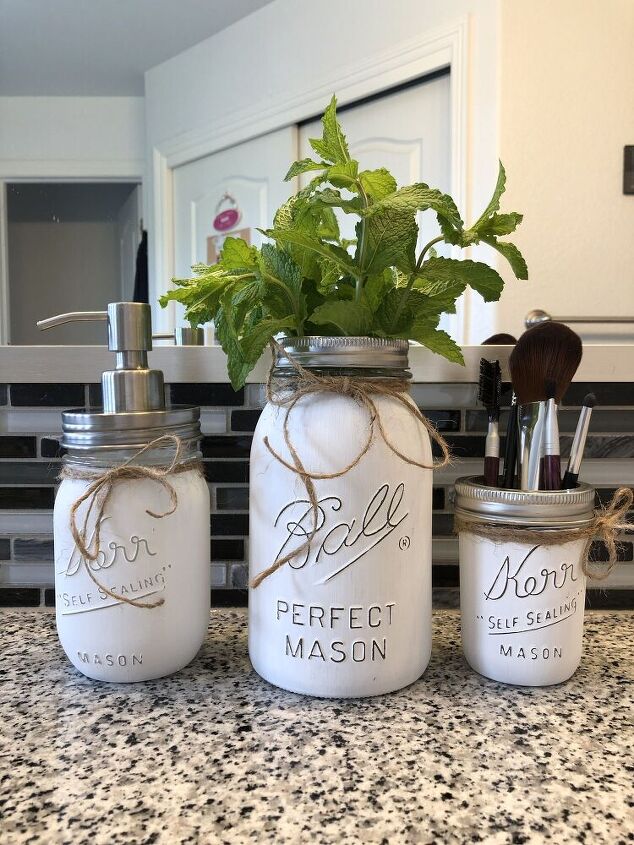 https://cdn-fastly.hometalk.com/media/2020/06/15/6214325/how-to-paint-and-distress-mason-jars.jpg?size=720x845&nocrop=1