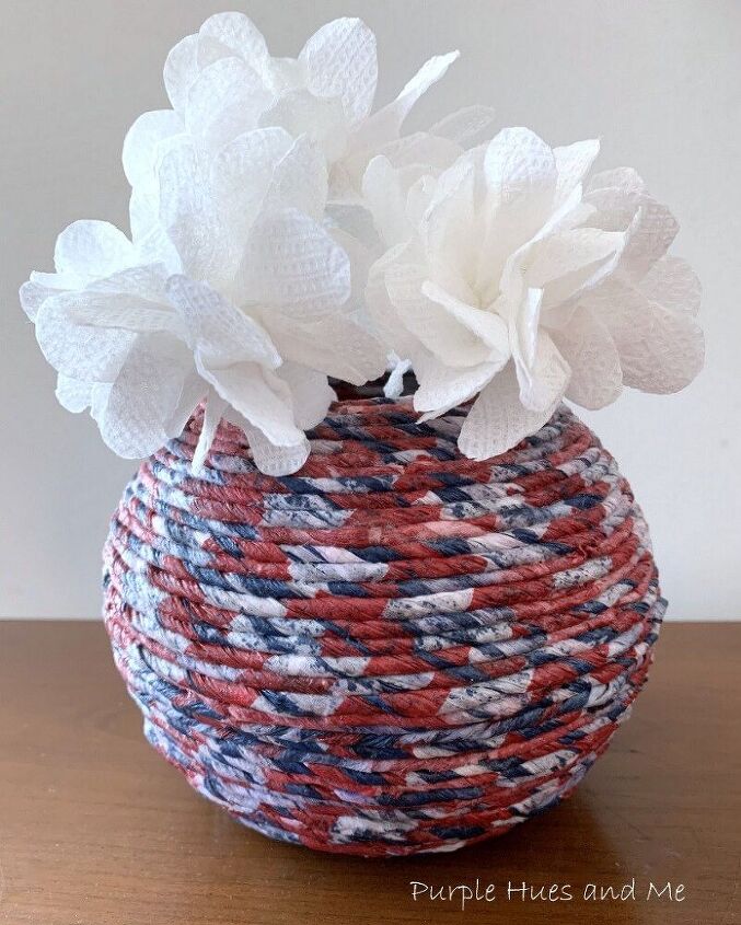 twisted patriotic napkin vase