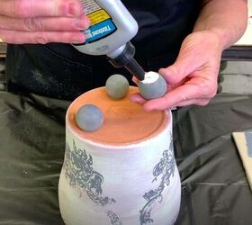 the beautiful way to solve this kitchen problem with a flower pot, Glue the Feet