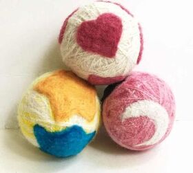 DIY Dryer Balls With Needle Felted Designs