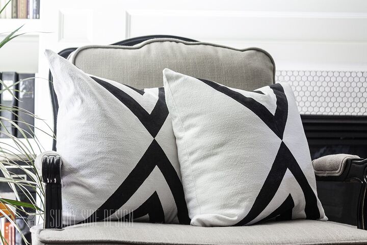 20 affordable ways to turn your bedroom into a space you can relax in, Turn an old tablecloth into throw pillows