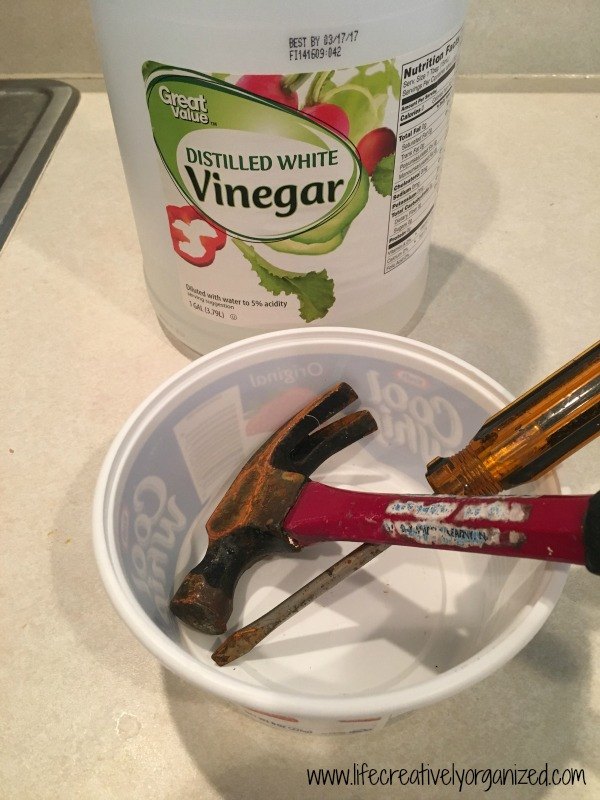 10 nuevas recetas con vinagre que estamos deseando probar esta semana, Manera de quitar el xido de las herramientas con 1 ingrediente