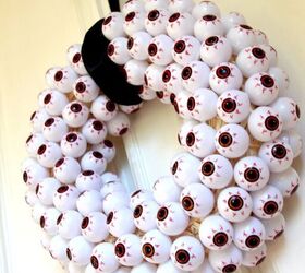 11 decoraciones de halloween econmicas para impresionar a tus vecinos, Guirnalda de Halloween de globos oculares