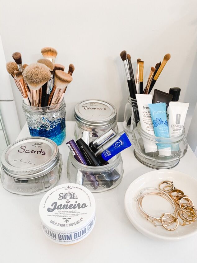 20 pretty things you can make with a glass jar this week, Bathroom organization