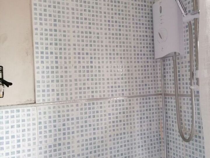 q can i paint my bathroom tiles
