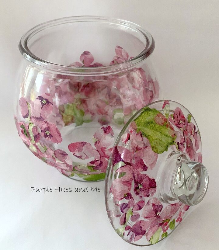 decoupage de flores de servilleta en un recipiente de vidrio