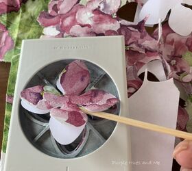 decoupage de flores de guardanapo em um recipiente de vidro