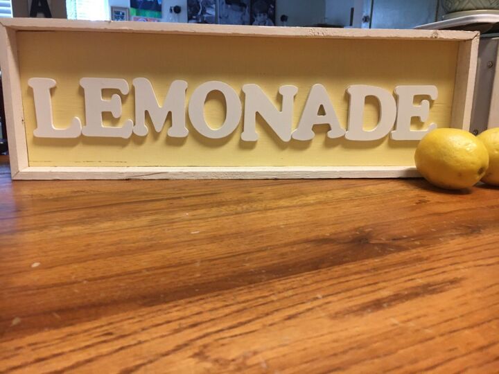 placa de madeira de sucata para uma barraca de limonada ou festa