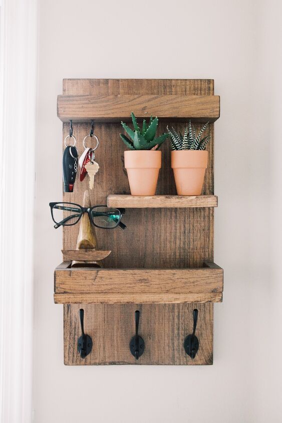10 beautiful things you can make using scrap pieces of wood, A Vertical Entryway Organizer