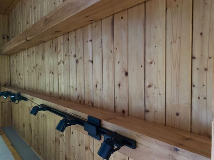 q sawdust coming from log home ceiling
