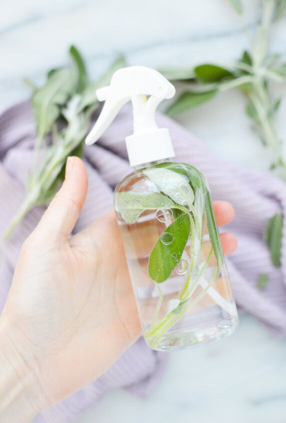 10 formas naturales de mantener tu casa con un olor fresco, Spray Limpiador Natural de Salvia para el Hogar