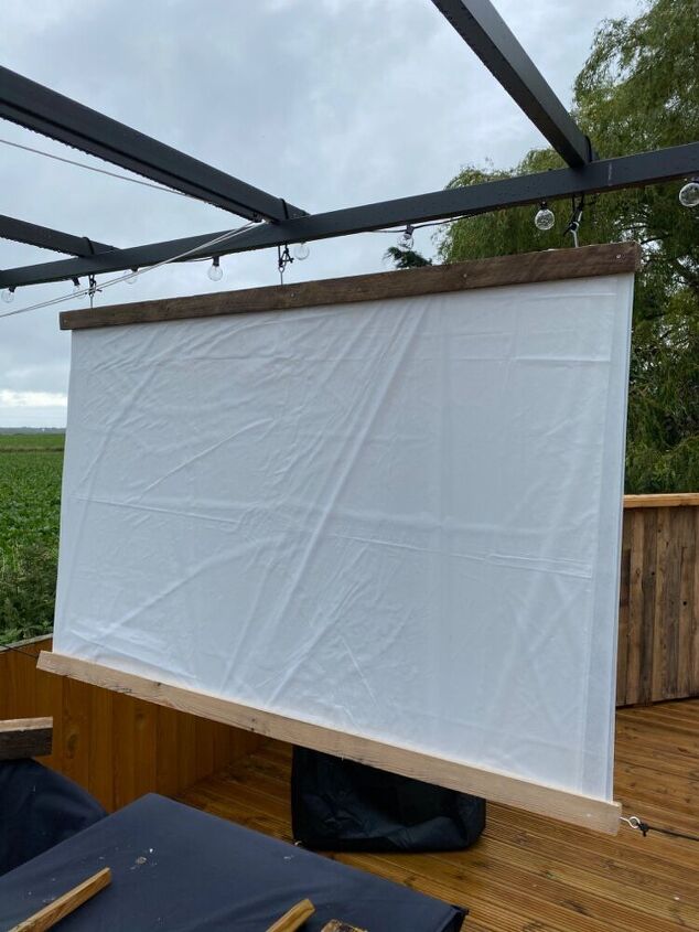 outdoor projector screen