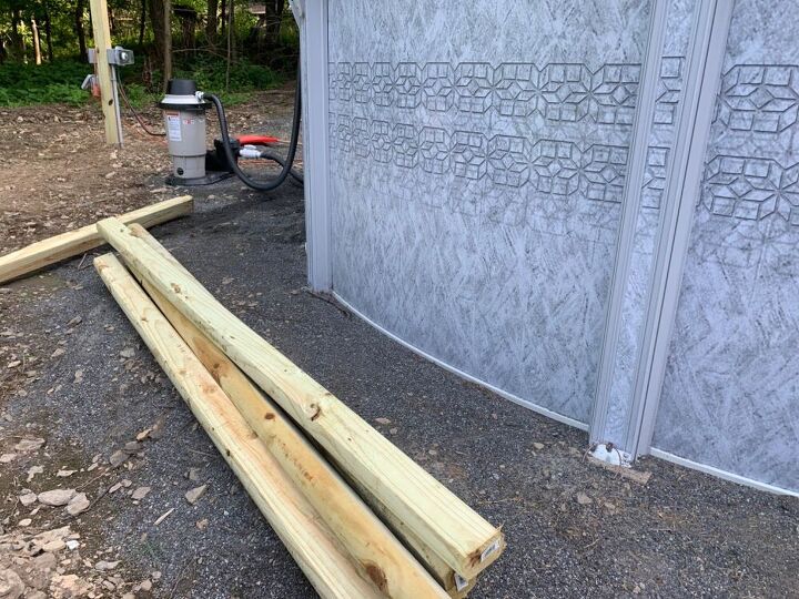 q build a short retaining wall around a pool