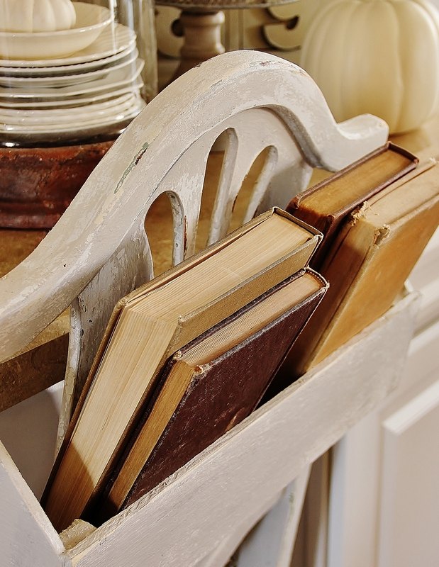 silla con estante para libros de cocina incorporado
