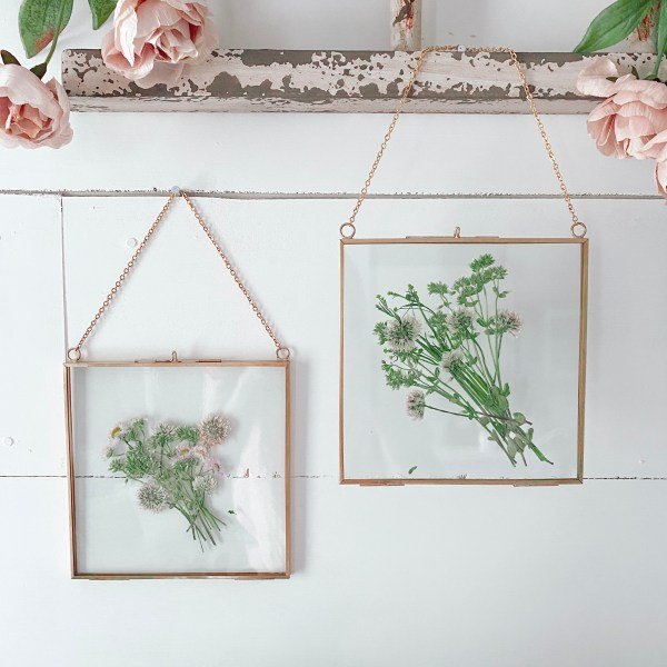 20 hermosas ideas de decoracin diy que son lo suficientemente buenas para vender en, Haz tus propios marcos de flores secas en minutos
