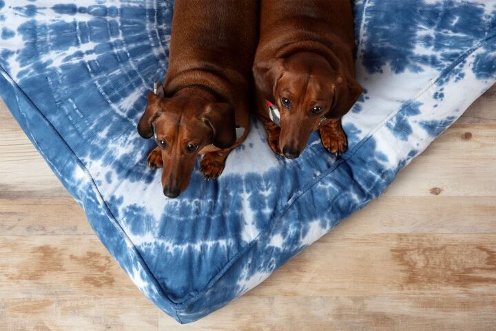 how to tie dye a dog bed
