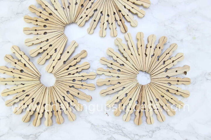 how to make a beautiful trivet from wooden clothespins