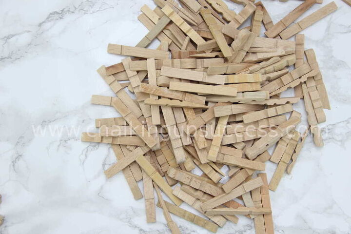 como hacer un bonito salvamanteles con pinzas de madera