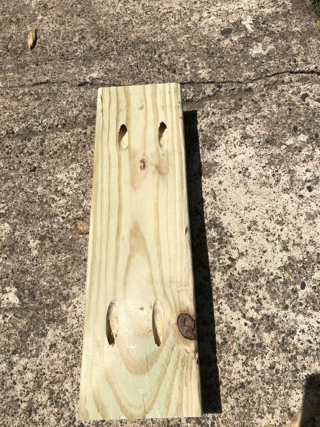 soporte para mangueras de madera de desecho