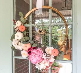 s 10 new fall tastic decor ideas people are saving for september, An Cheerful Autumn Wreath Made From A Bike