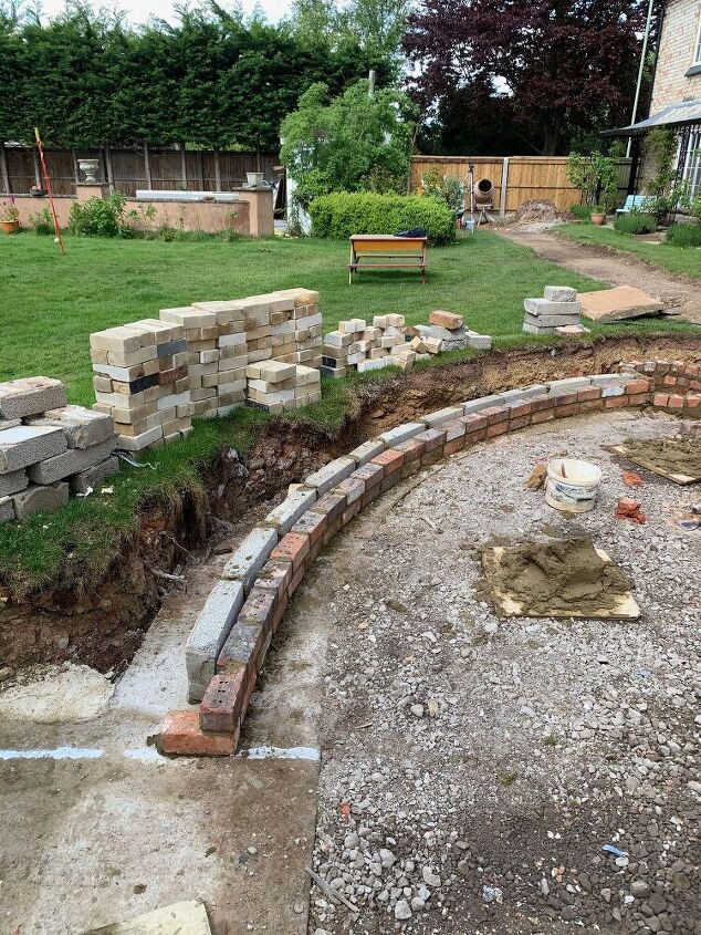 backyard makeover como construir um crculo de ptio de tijolos