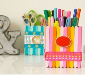 17 brilliant ways crafters keep their craft rooms organized, Store your pencils in a popsicle stick pencil holder