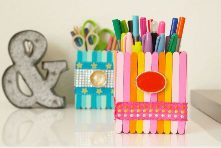 17 brilliant ways crafters keep their craft rooms organized, Store your pencils in a popsicle stick pencil holder