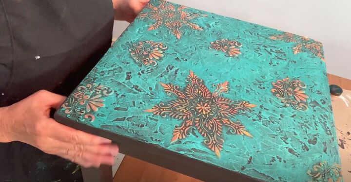 10 tcnicas de pintura geniales que harn que su casa sea ms bonita, Haz una brillante y colorida mesa auxiliar marroqu para tu casa