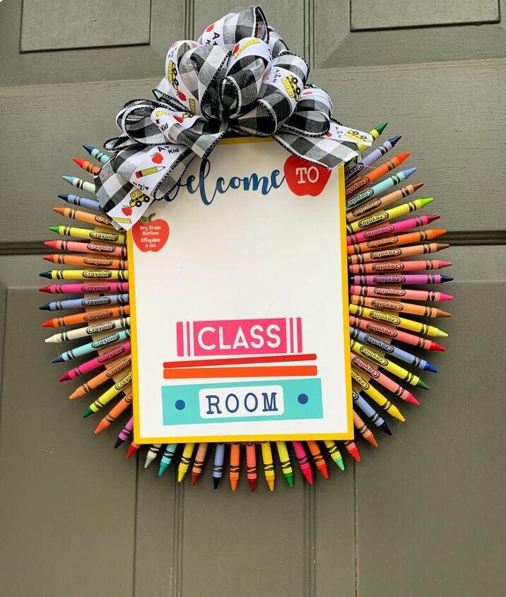 s show your teachers some love with these back to school gift ideas, Crayon Wreath