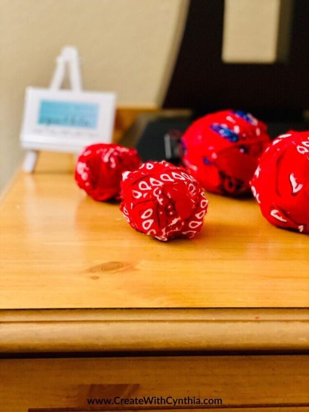bolas de trapo decorativas de la tienda de dlar
