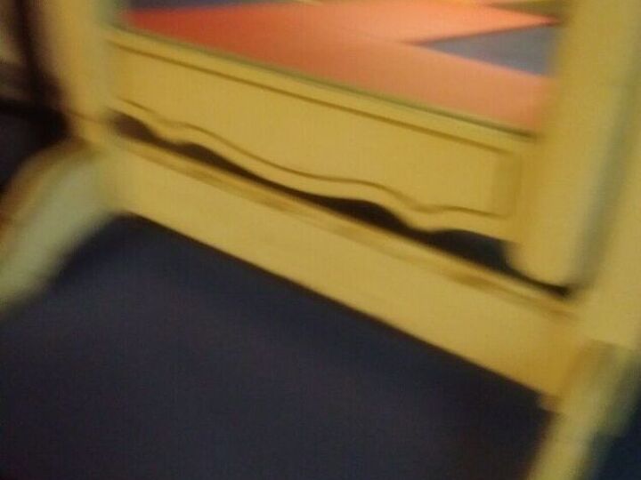 q how can i paint the mirror stand