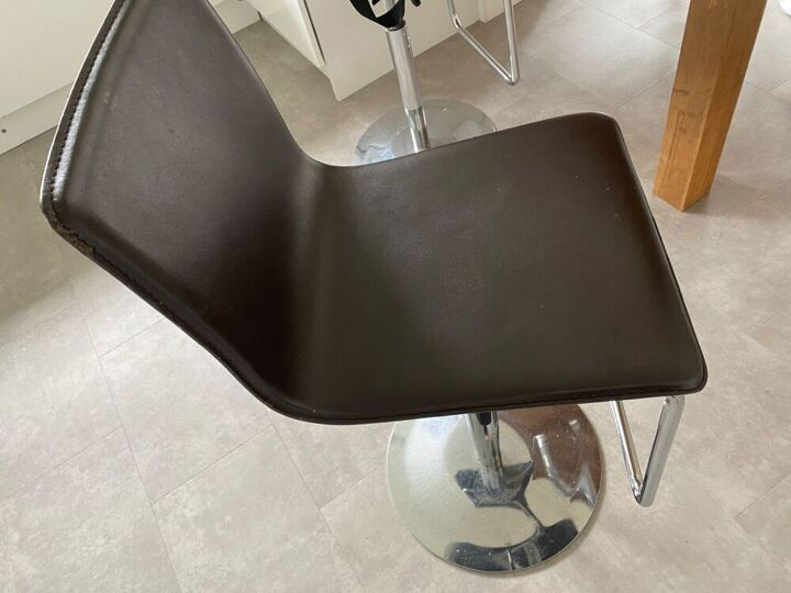 q how can i recover these moulded bar chairs