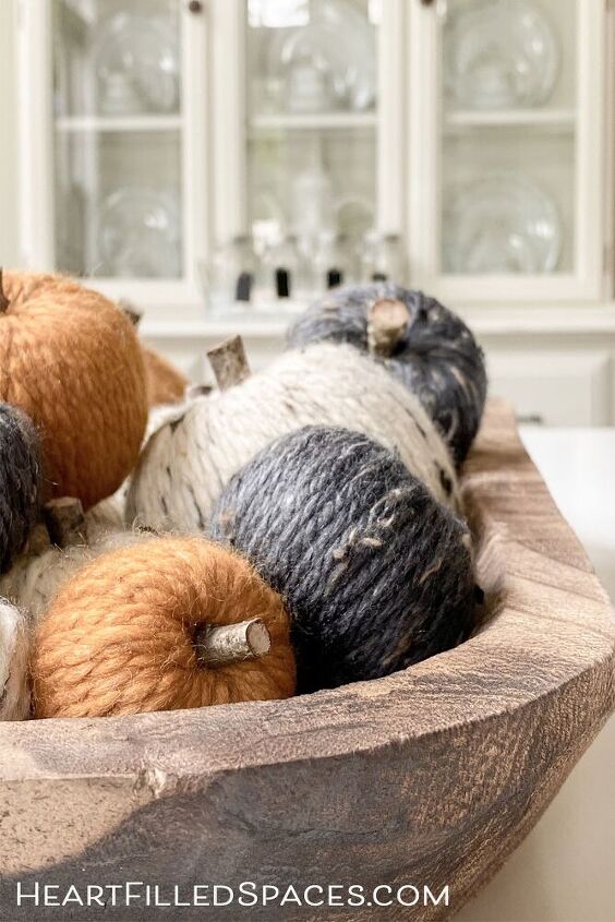 Discover the latest trends in fall decor with diy fall decor ideas, beautiful fall wreaths, and autumn decorations to elevate your home this season.
