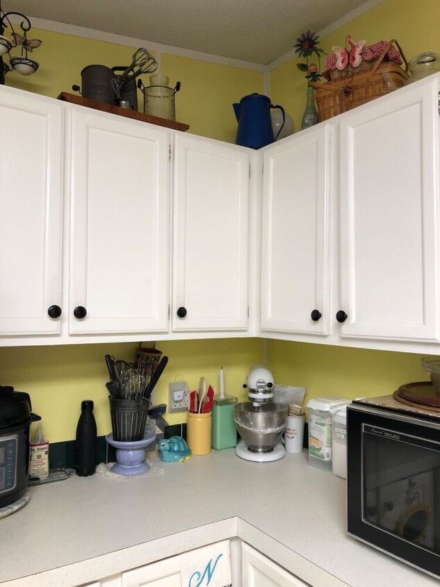 q what and how to repaint kitchen cabinets