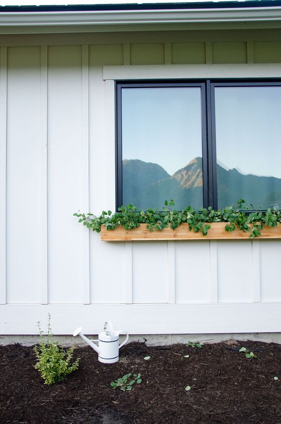 13 mejoras en las ventanas que aumentarn su atractivo en la acera, Jardineras de cedro