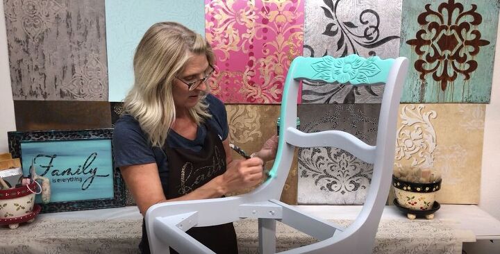 convierte una vieja silla en una nueva y brillante jardinera, Pintar