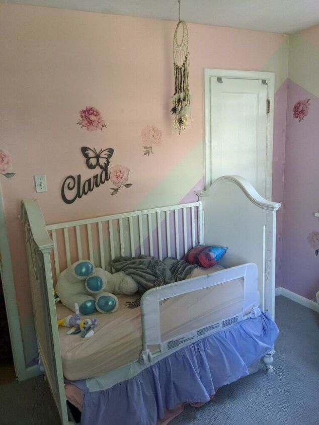 pleasantly pastel painted room, Crib wall